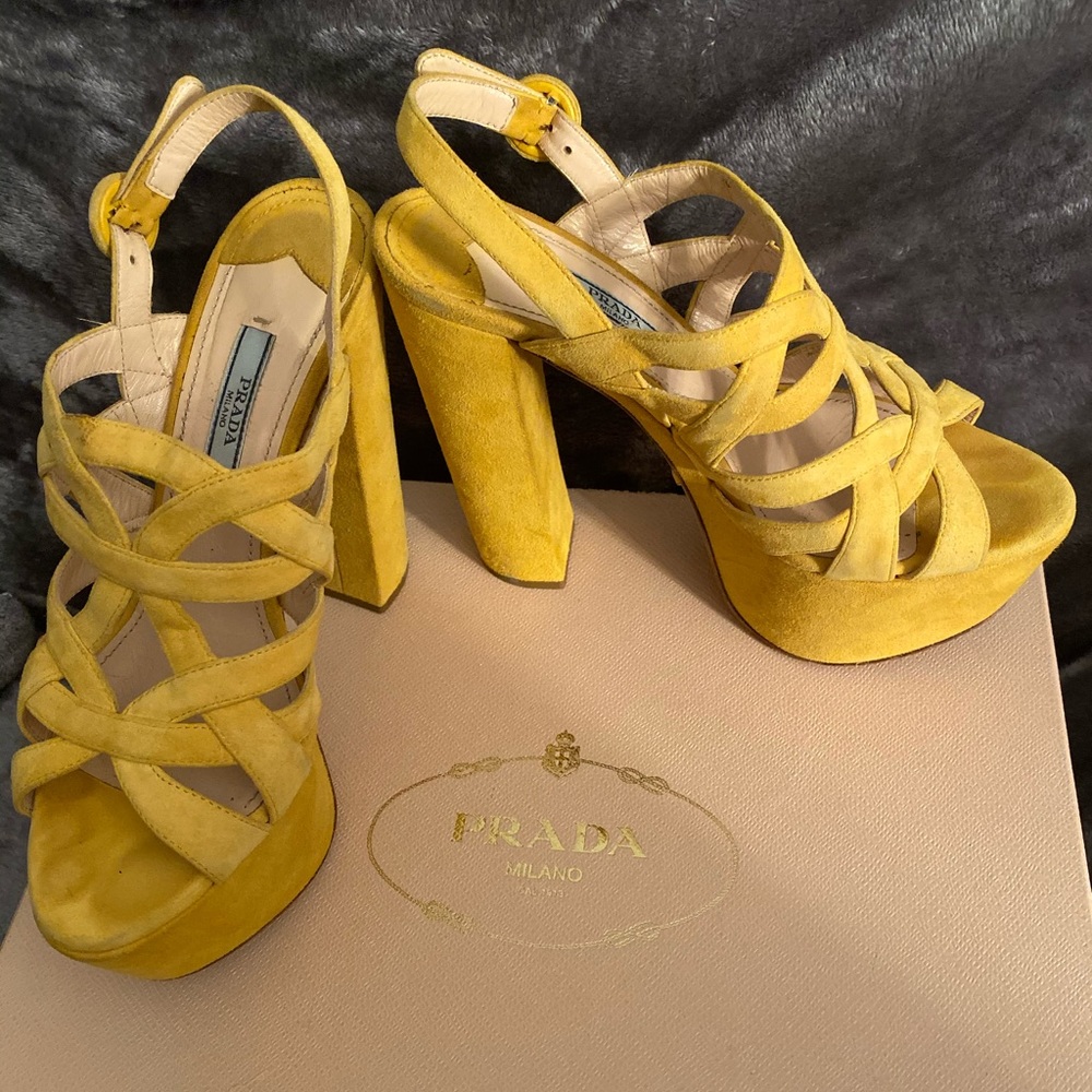 Prada Pumps